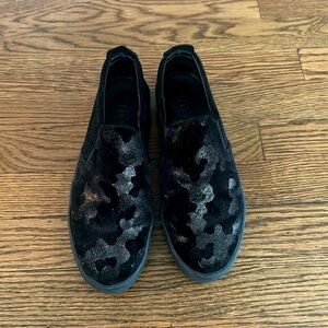 The Flexx black on black camo slip on comfy shoes
